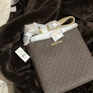 MK Jet Set Small Sig Logo Messenger Bag